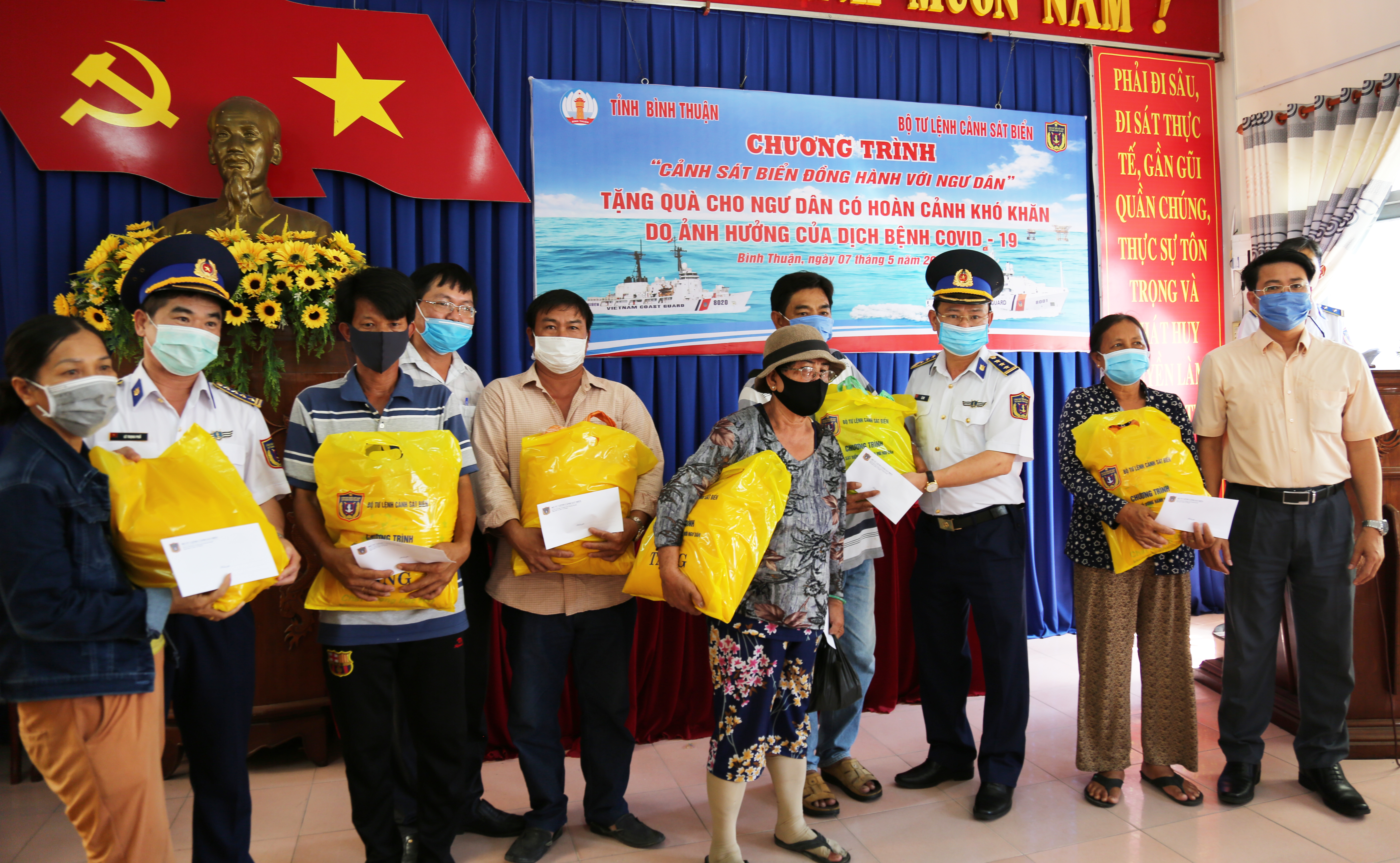 Hỗ trợ ngư dân có hoàn cảnh khó khăn vượt qua mùa dịch Covid-19 